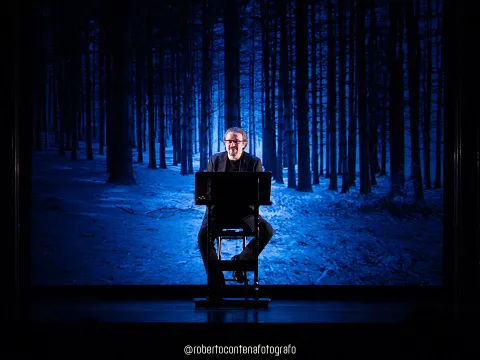 Fabrizio De Giovanni sul palco durante StupeFatto