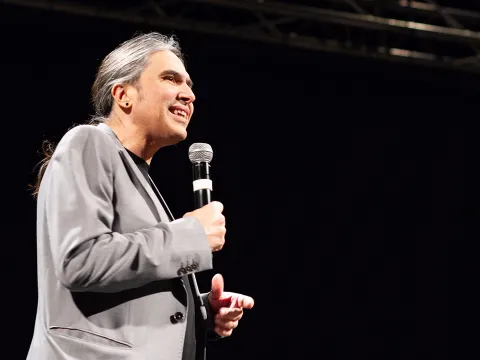 Enrico Comi sul palco