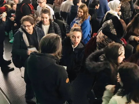 Enrico Comi parla di prevenzione in una scuola